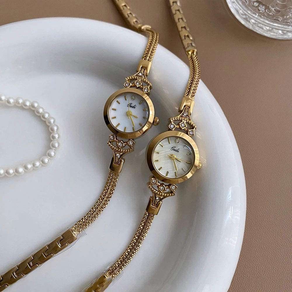 Reloj Dorado con Cristales