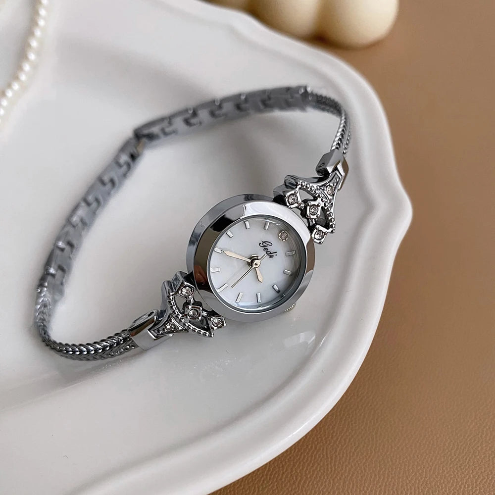 Reloj Dorado con Cristales
