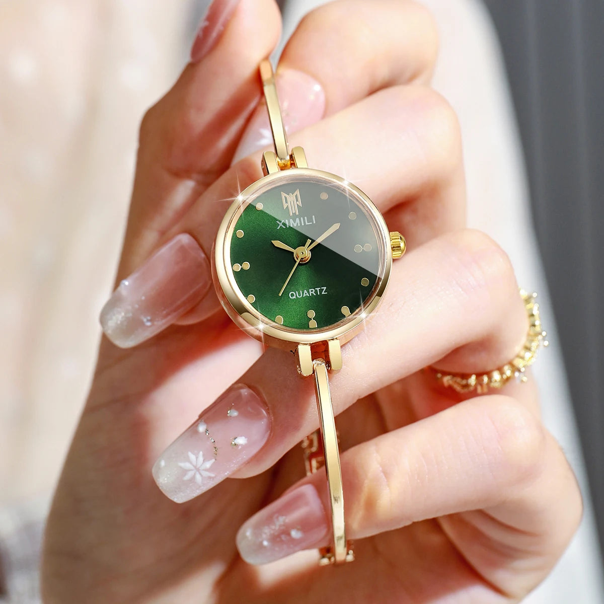 Reloj Brazalete Delgado