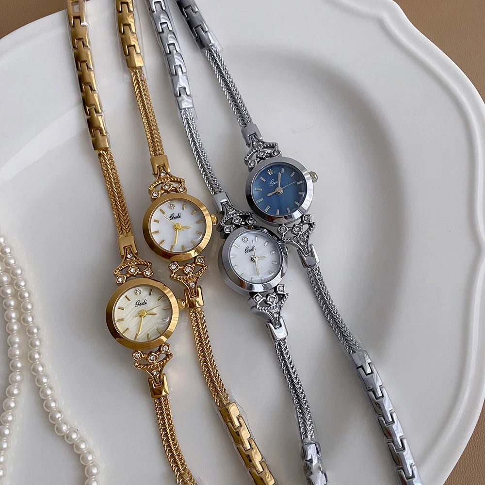 Reloj Dorado con Cristales